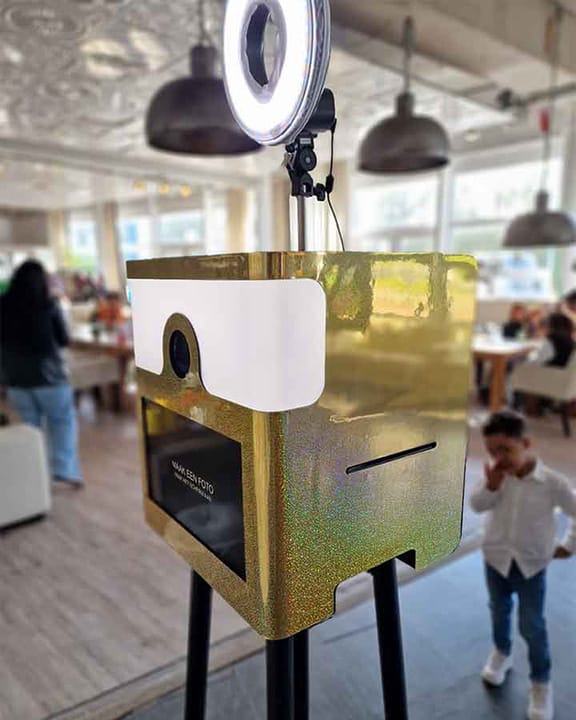 Photobooth huren Rotterdam | Top kwaliteit fotobooths vanaf € 445,- 2 photobooth huren rotterdam gold look